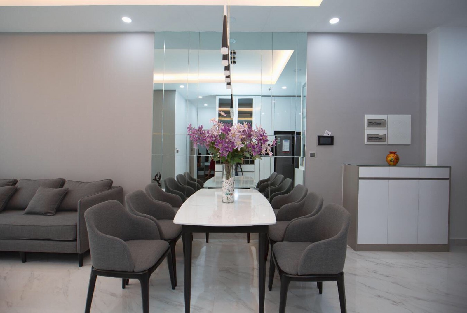 Cho thuê gấp căn hộ Riverside Residence Quận 7, giá 12 triệu, view biệt thự cam kết giá rẻ thật