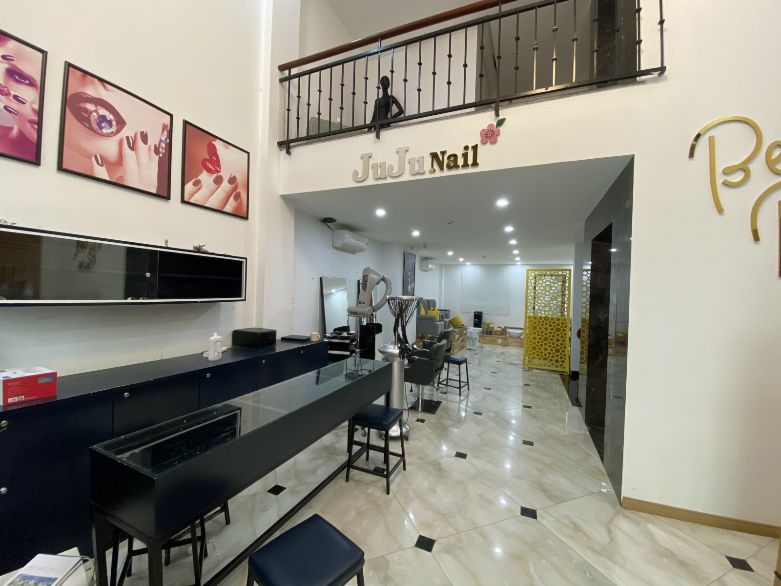 Cho thuê mặt bằng trệt Phú Mỹ Hưng 111m2 giá 1000$/tháng. LH: 0946972730