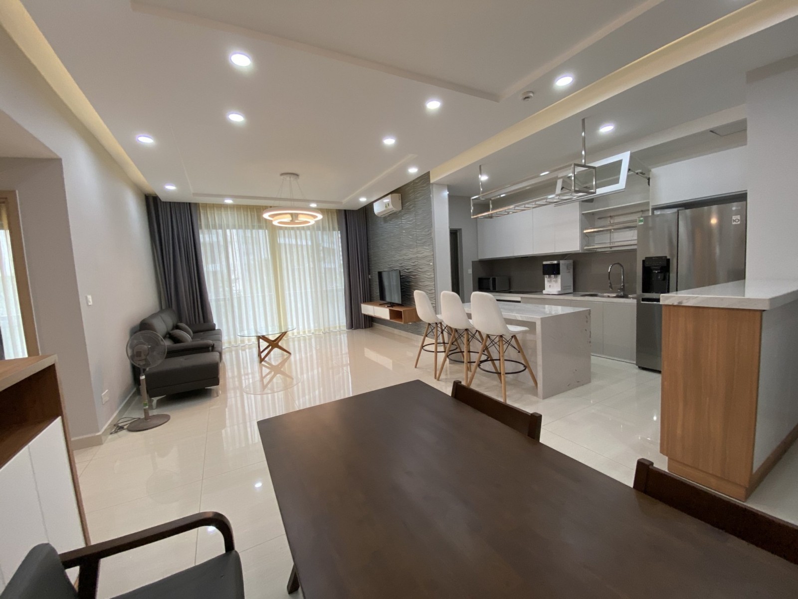 Chính chủ cần cho thuê căn hộ Cảnh Viên 2 DT 118m2, 3PN, Giá 14tr/tháng nhà đầy đủ nội thất.